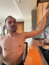 Adventurehotman webcam model stream image