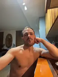 Adventurehotman webcam model stream image