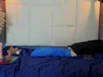 liam_forest_ webcam model stream image