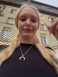 Elfi_InPublic webcam stripchat model stream image