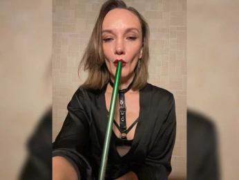 Monro webcam model stream image