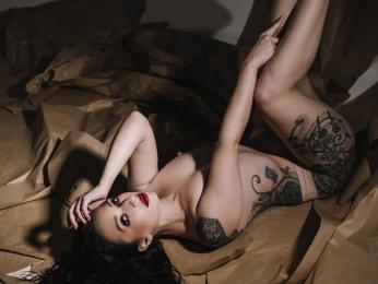 LucyStrike webcam model stream image