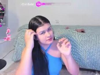 elalove_ webcam model stream image