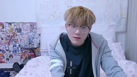 KK-cuteboy webcam model stream image