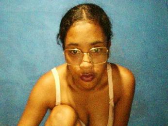 TriciaBella webcam model stream image