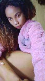 Rowane1 webcam model stream image
