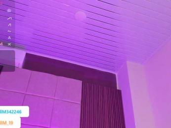 Kendall-19 webcam model stream image