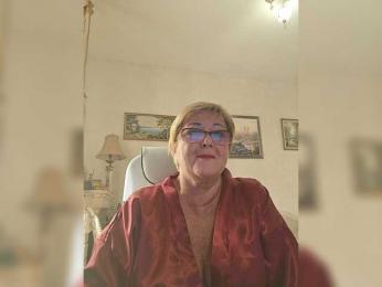 KarinkaSweet webcam model stream image