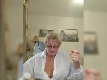 KarinkaSweet webcam model stream image