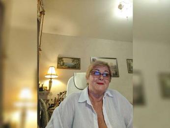 KarinkaSweet webcam model stream image