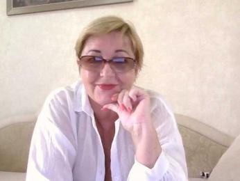 KarinkaSweet webcam model stream image