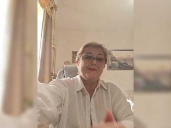 KarinkaSweet webcam model stream image