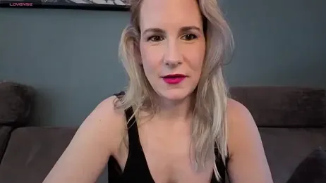 NaomiAndFriends webcam model stream image