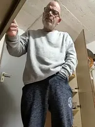 bottomhairy webcam model stream image