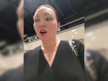 DIVORA webcam bongacams model stream image