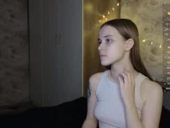 taiti_fox_cub webcam model stream image