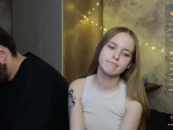 taiti_fox_cub webcam model stream image