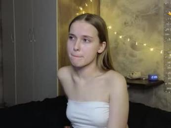 taiti_fox_cub webcam model stream image