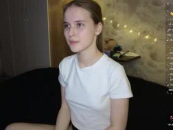 taiti_fox_cub webcam model stream image