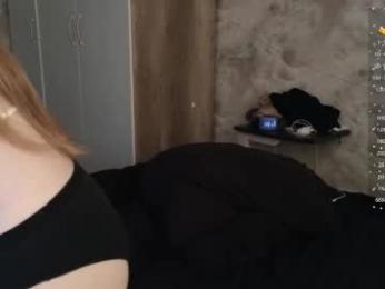 taiti_fox_cub webcam model stream image