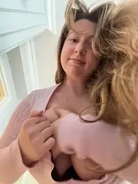 curvyflawless webcam model stream image