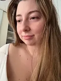 curvyflawless webcam model stream image