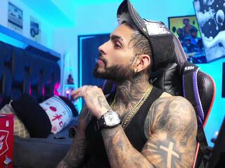 Logan Hugh webcam model stream image