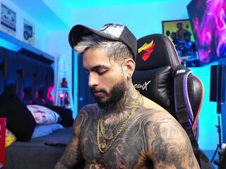 Logan Hugh webcam model stream image