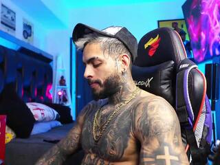 Logan Hugh webcam model stream image