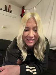 SallyCumLaude webcam stripchat model stream image