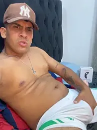 Tonyvelvet webcam model stream image