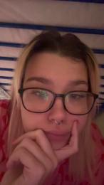 StrwberryBunni webcam cam4 model stream image
