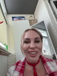 Hotnessi webcam model stream image