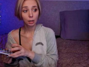 BlondIce webcam model stream image