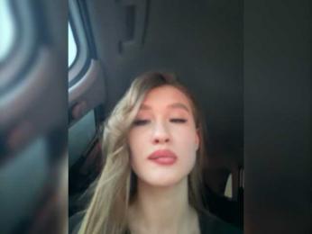 Molly-22 webcam model stream image