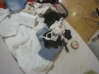 voyeurcam-julmodels-greybed-2 webcam model stream image