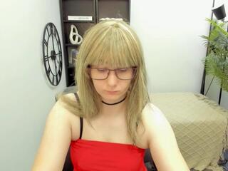 Alana Dreamy webcam model stream image
