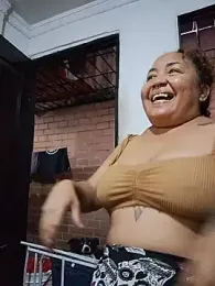 CurvyHeat webcam model stream image