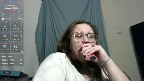 TurtleLady420 webcam model stream image