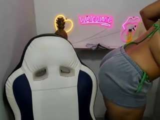 donat3lla webcam model stream image