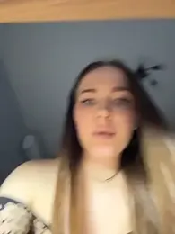 -SweetDi- webcam stripchat model stream image