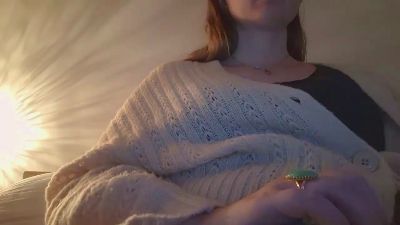 Girlluna webcam model stream image