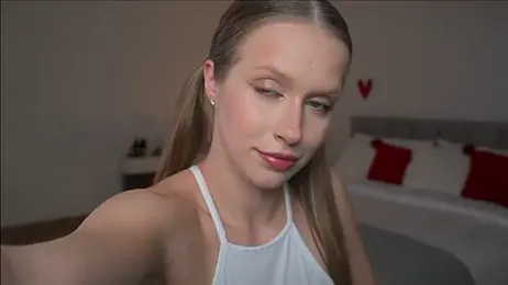 ella_twinkl webcam model stream image