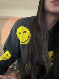 aly_golden_ webcam model stream image