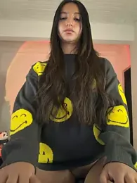 aly_golden_ webcam model stream image
