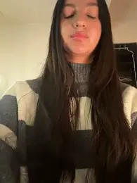 aly_golden_ webcam model stream image