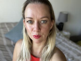 AmindaRobin webcam model stream image