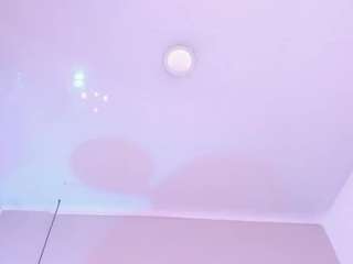 leahrouss webcam model stream image