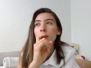 Alma Queen webcam model stream image
