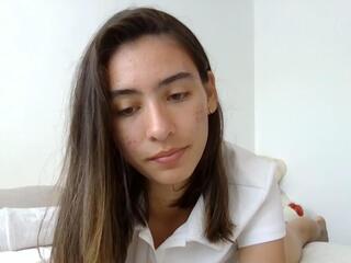 Alma Queen webcam model stream image